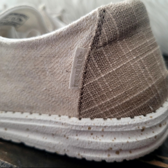 Hey Dude Women's Size 10 - Picture 6 of 8